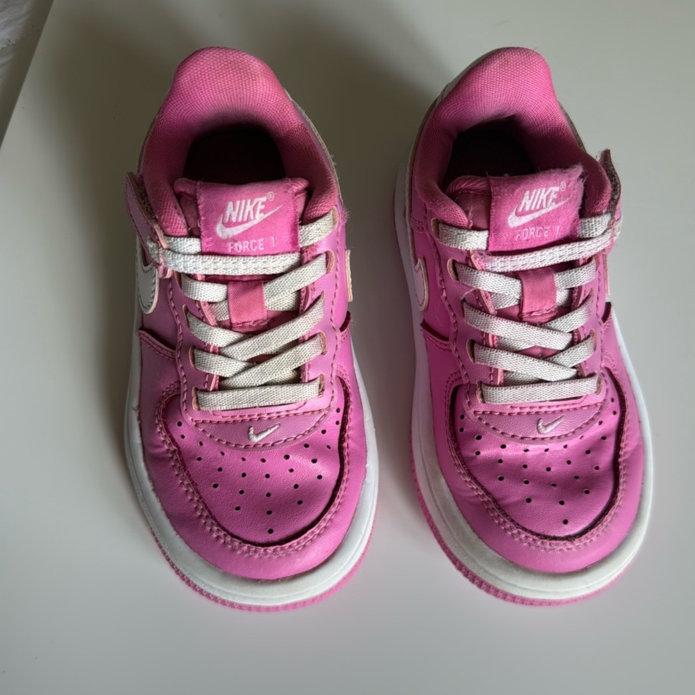 Adorable Bubblegum Pink Nike Air Force 1 - Kids US 8C